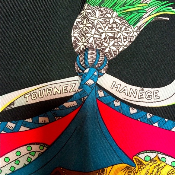 HERMÈS Silk Scarf - Picture 3 of 6